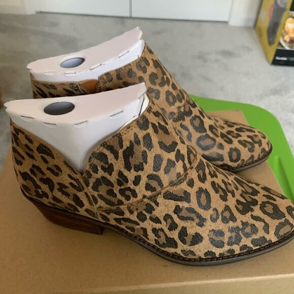 NWT Lucky Brand Fryna Bootie - Picture 3 of 5